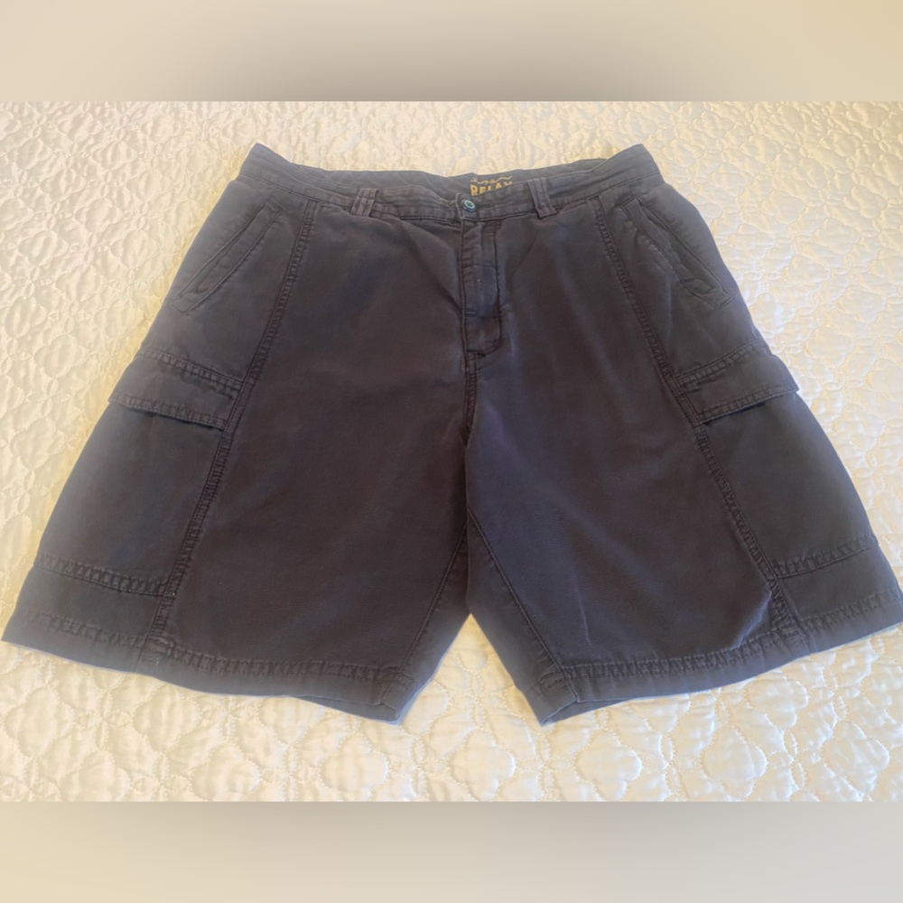Tommy Bahama Navy Blue Cargo Shorts. Waist 34 with 8 1/2 in inseam.